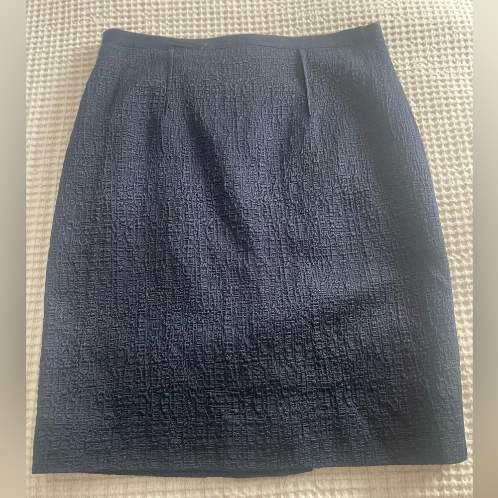 Women’s Oscar De La Renta navy skirt size 10